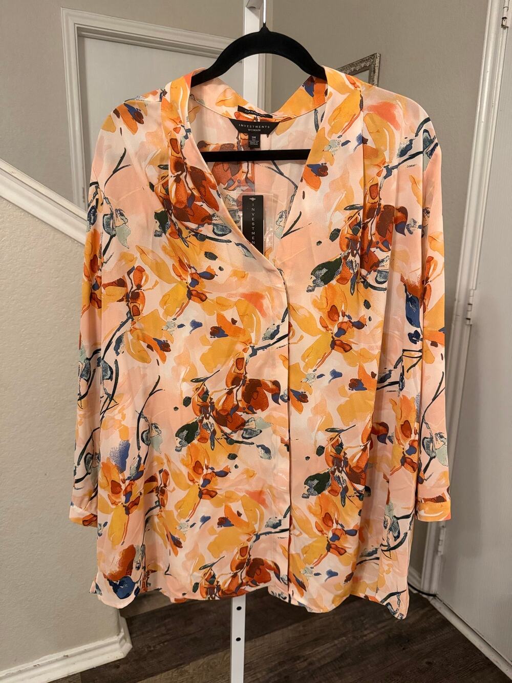 Investments Womans Floral Peach Buttondown blouse Size 3X NWT